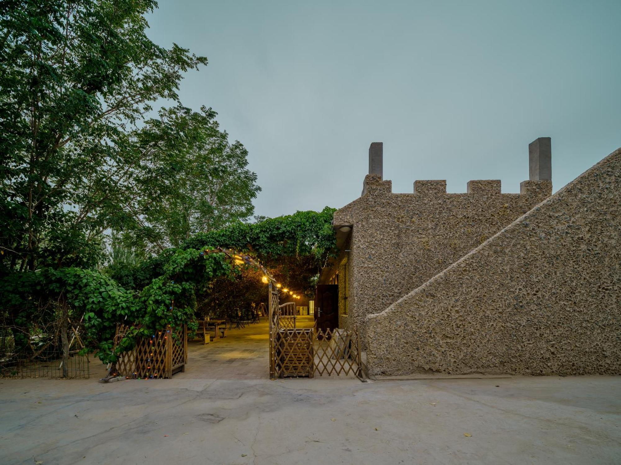 Dunhuang Hu Yang Inn Exterior photo