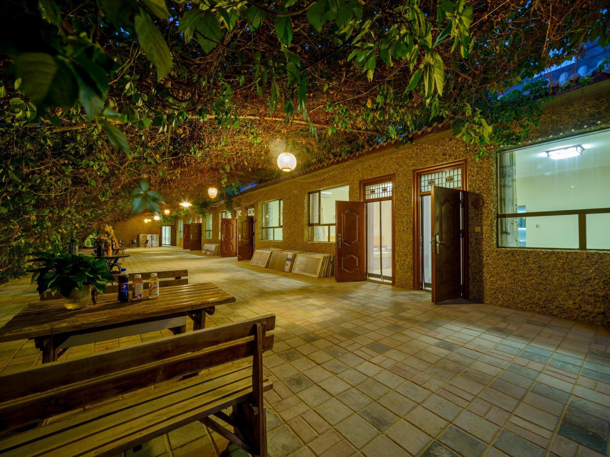 Dunhuang Hu Yang Inn Exterior photo