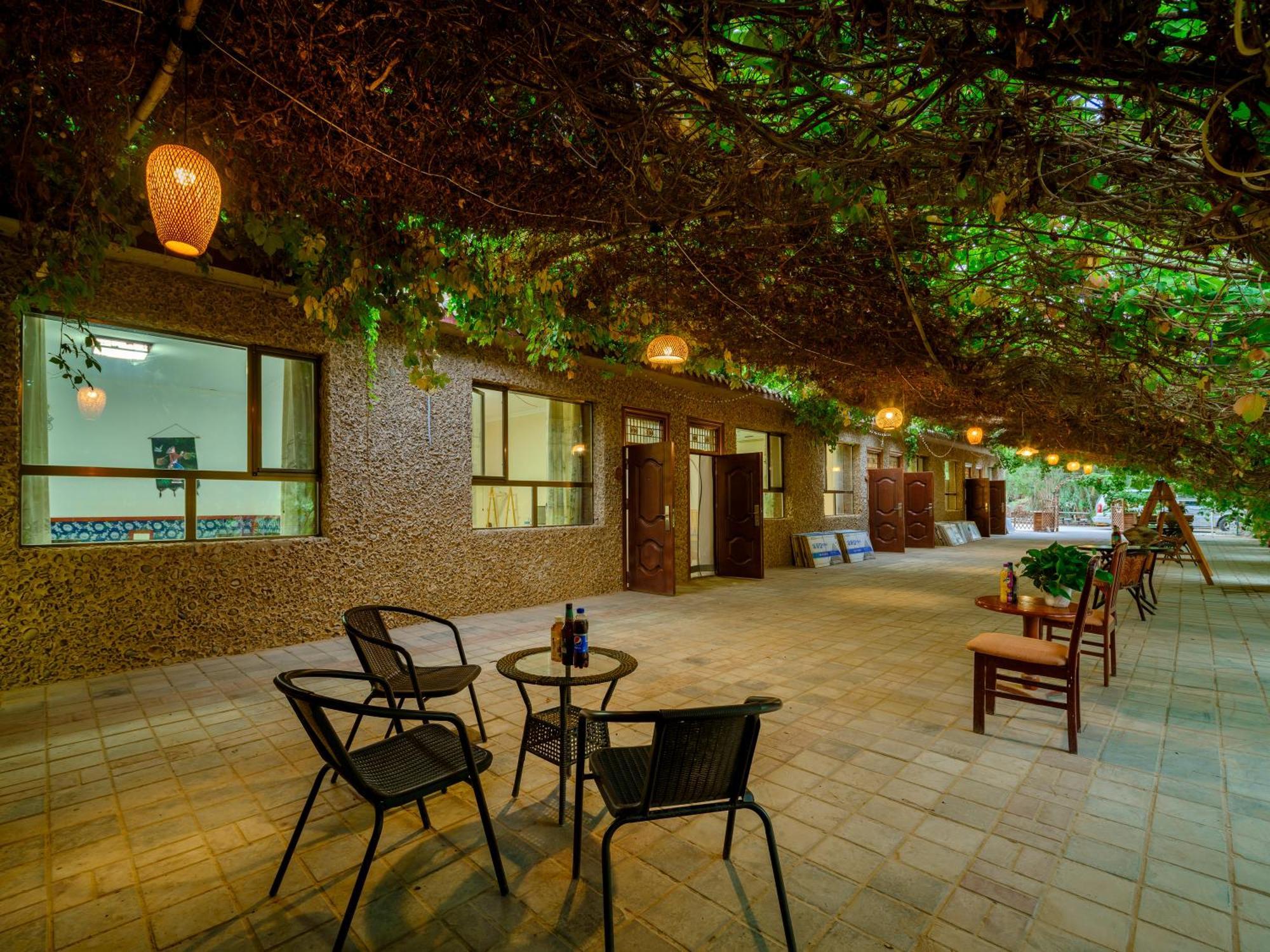 Dunhuang Hu Yang Inn Exterior photo